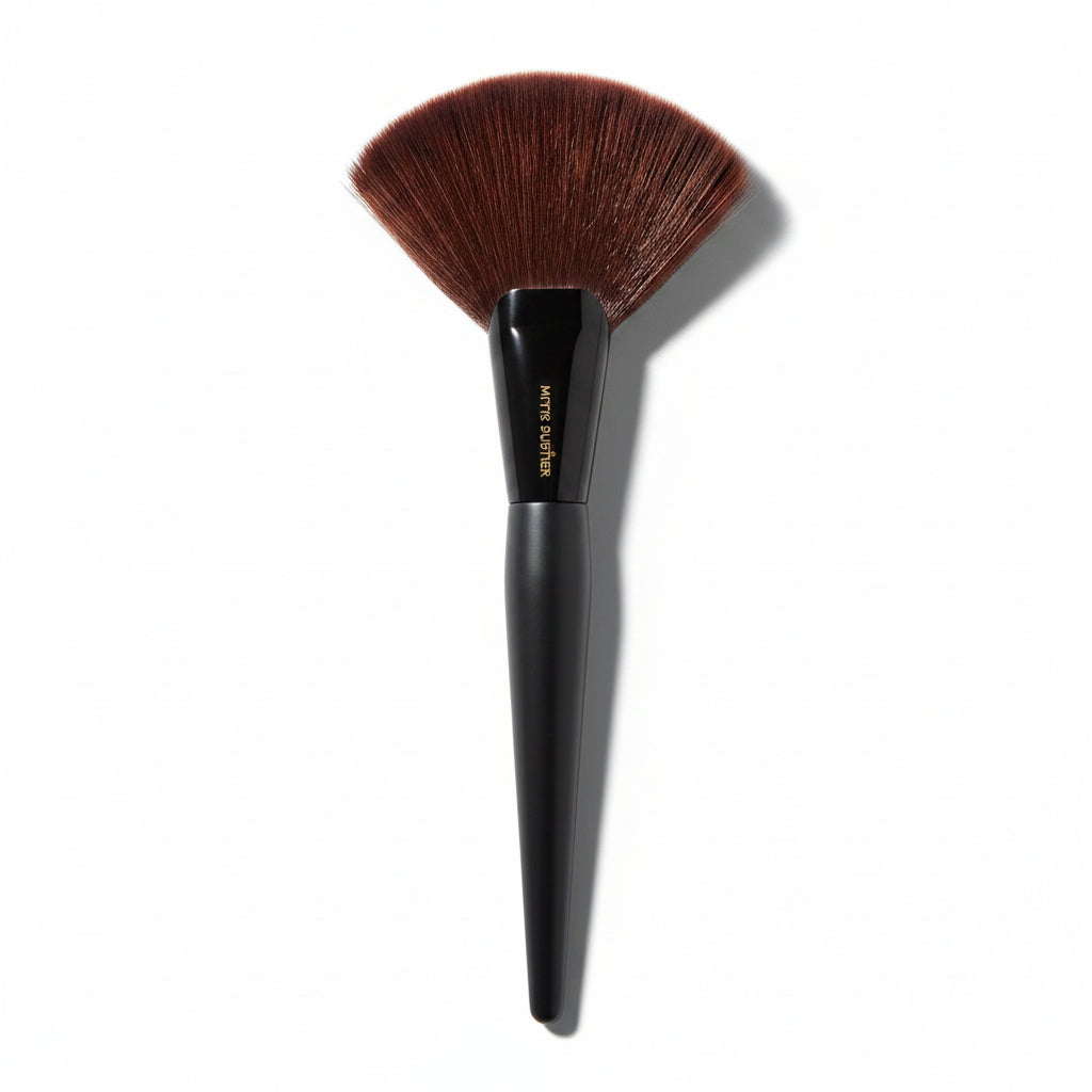 Sonia Kashuk Professional Powder Blending Brush No. 137: Synthetic Bristles, Multipurpose Use, Plastic Handle